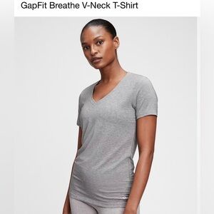 WOMEN / GAPFIT ACTIVE‎ TOPS -GapFit Breathe V-Neck T-Shirt